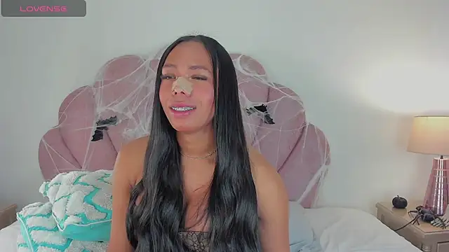 Nicole Paradise online show from 10-15-25, 12:02