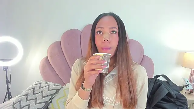 Nicole Paradise online show from 10-29-25, 12:15