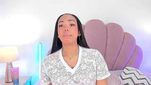 Nicole Paradise online show from 12-20-25, 12:52