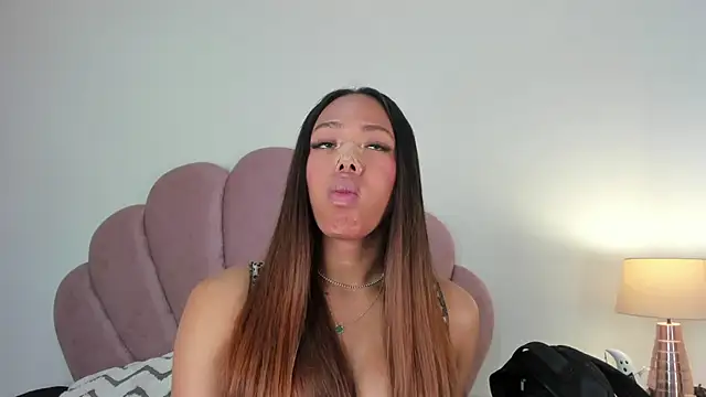 Nicole Paradise online show from 10-24-25, 12:04