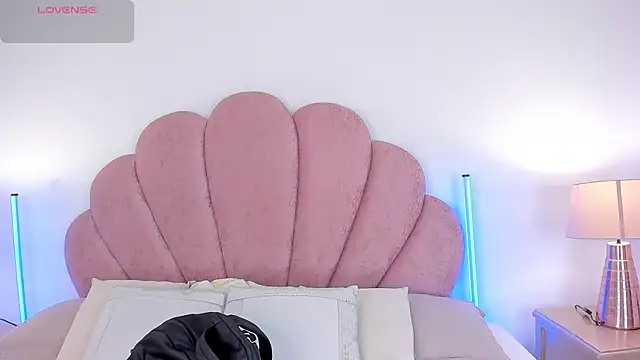 Nicole Paradise online show from 03-06-26, 12:44