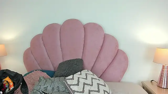 Nicole Paradise online show from 11-26-25, 12:49