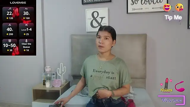 Snapshot of SophiaMeyerst chatting on 05-02-26, 12:54 SophiaMeyerst online show from 05-02-26, 12:54