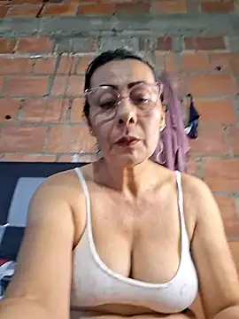 Snapshot of Mia-funny20 chatting on 07-25-26, 08:48 Mia-funny20 online show from 07-25-26, 08:48