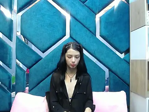 Aurora 18 online show from 09-25-25, 03:29