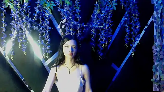 Aurora 18 online show from 09-13-25, 02:17