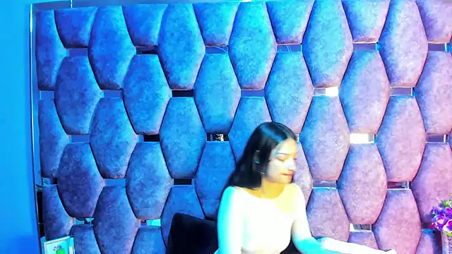 Aurora 18 online show from 10-10-25, 02:18