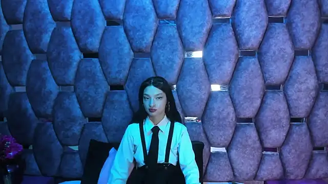 Aurora 18 online show from 09-19-25, 02:32