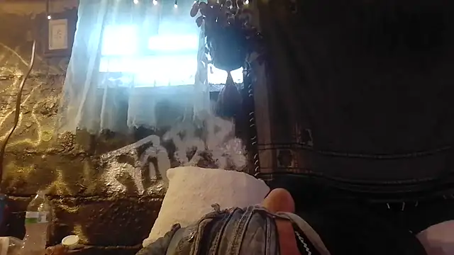 Snapshot of SpAzZ1234 chatting on 03-21-25, 11:44 SpAzZ1234 online show from 03-21-25, 11:44