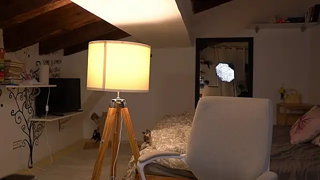 LexieLoree online show from 11-18-25, 04:05