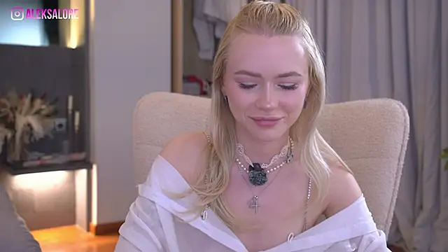 LexieLoree online show from 04-18-26, 02:36