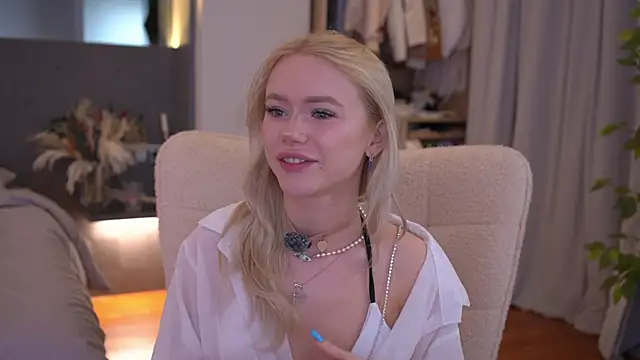 LexieLoree online show from 04-06-26, 02:40