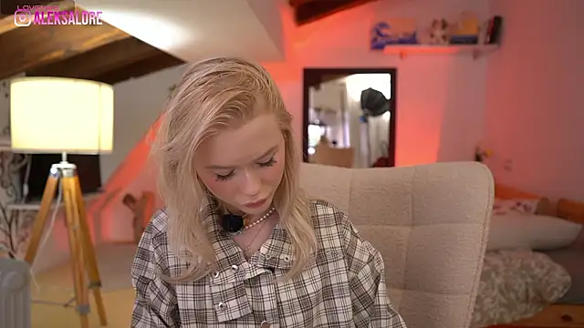 Snapshot of LexieLoree chatting on 02-07-26, 04:09 LexieLoree online show from 02-07-26, 04:09