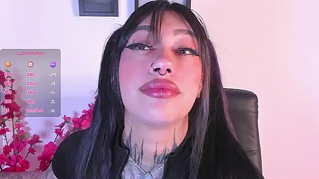 Snapshot of Akari1_Mischief chatting on 05-10-26, 03:10 Akari1 Mischief online show from 05-10-26, 03:10