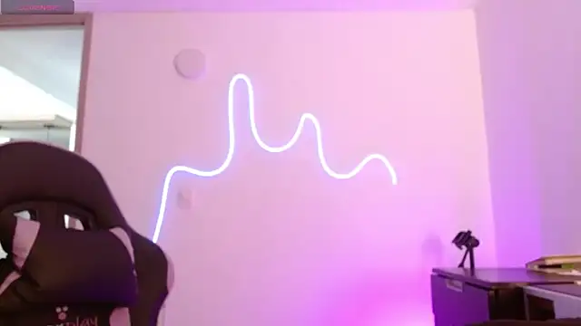 Layna cold online show from 05-12-26, 10:05
