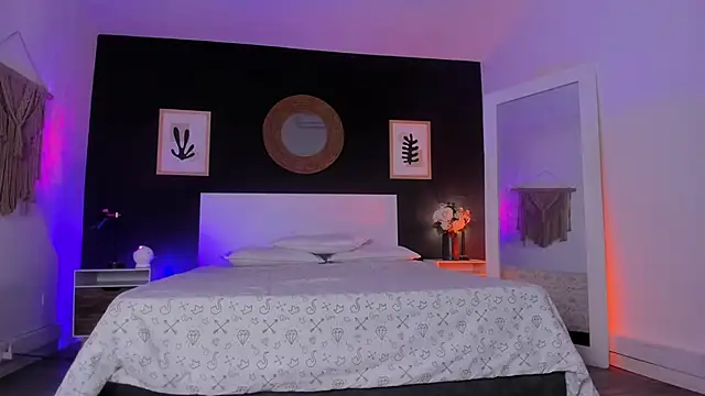 VioletPaket online show from 11-04-25, 11:36