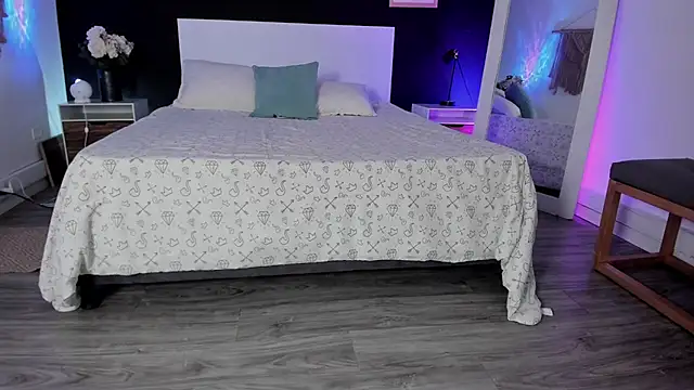 VioletPaket online show from 02-12-26, 11:32