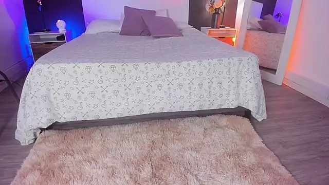 VioletPaket online show from 11-17-25, 01:26