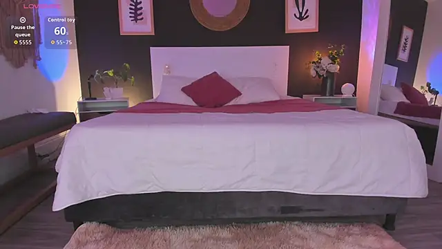 Snapshot of VioletPaket chatting on 06-14-26, 12:39 VioletPaket online show from 06-14-26, 12:39