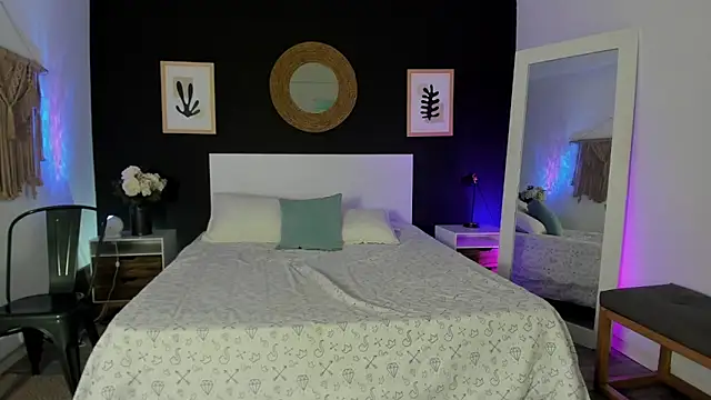 VioletPaket online show from 02-11-26, 11:43