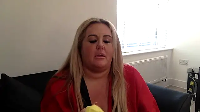 Snapshot of English_Brooke chatting on 06-21-26, 04:40 English Brooke online show from 06-21-26, 04:40