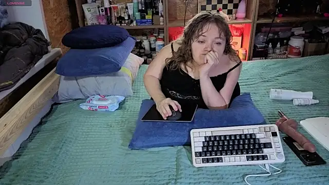 MiniNatalie online show from 11-30-25, 10:38