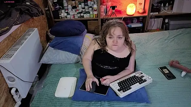 MiniNatalie online show from 11-26-25, 11:32