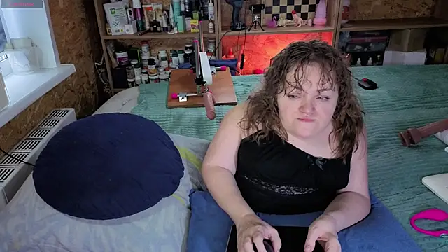 MiniNatalie online show from 11-13-25, 03:21