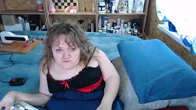 Snapshot of MiniNatalie chatting on 10-05-25, 09:11 MiniNatalie online show from 10-05-25, 09:11