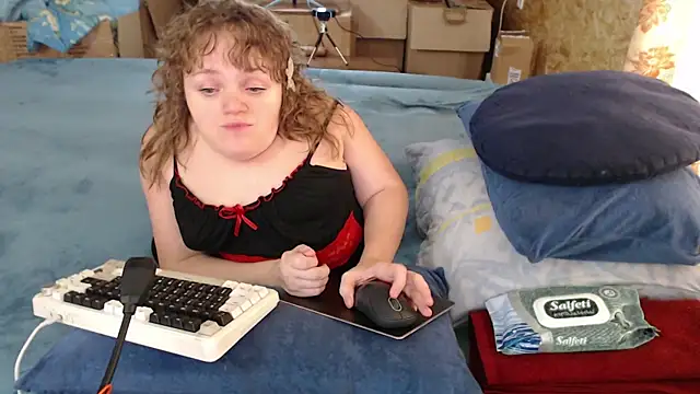 Snapshot of MiniNatalie chatting on 09-10-25, 05:39 MiniNatalie online show from 09-10-25, 05:39