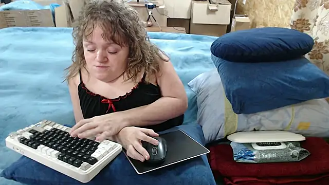 Snapshot of MiniNatalie chatting on 09-09-25, 04:44 MiniNatalie online show from 09-09-25, 04:44