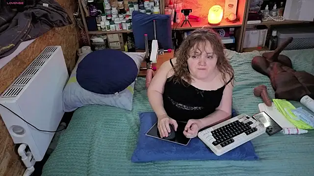 MiniNatalie online show from 11-25-25, 06:03