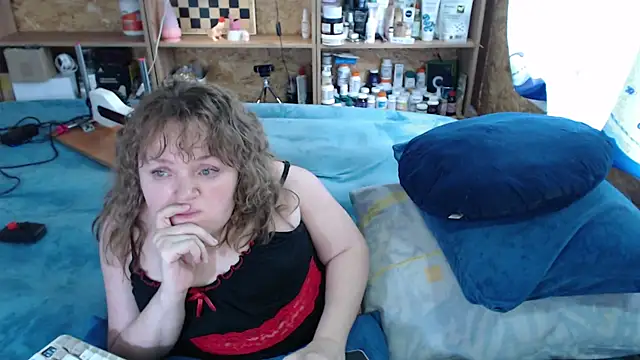 Snapshot of MiniNatalie chatting on 10-06-25, 09:32 MiniNatalie online show from 10-06-25, 09:32