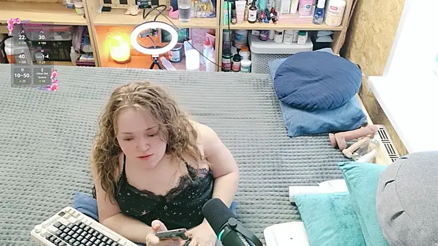 MiniNatalie online show from 04-05-26, 10:22