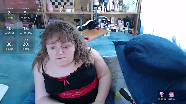 Snapshot of MiniNatalie chatting on 10-13-25, 09:33 MiniNatalie online show from 10-13-25, 09:33