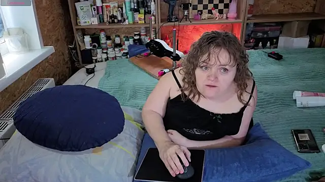 MiniNatalie online show from 11-14-25, 05:33