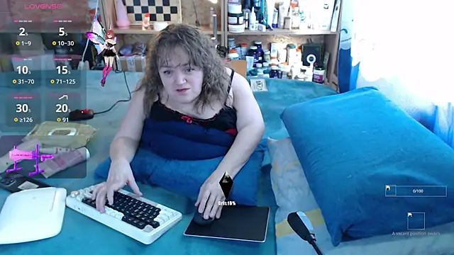 Snapshot of MiniNatalie chatting on 10-18-25, 04:14 MiniNatalie online show from 10-18-25, 04:14