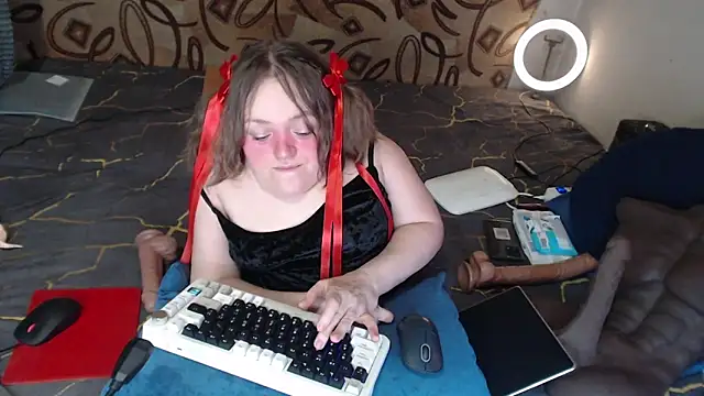 Snapshot of MiniNatalie chatting on 03-08-25, 02:34 MiniNatalie online show from 03-08-25, 02:34