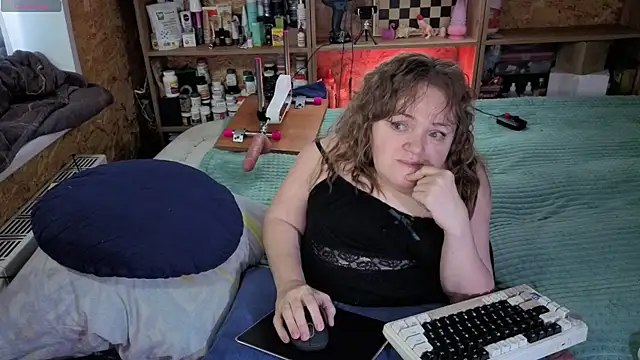 MiniNatalie online show from 11-15-25, 05:22