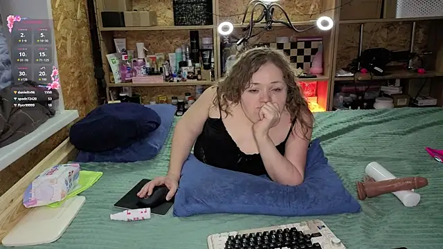 MiniNatalie online show from 12-22-25, 06:30