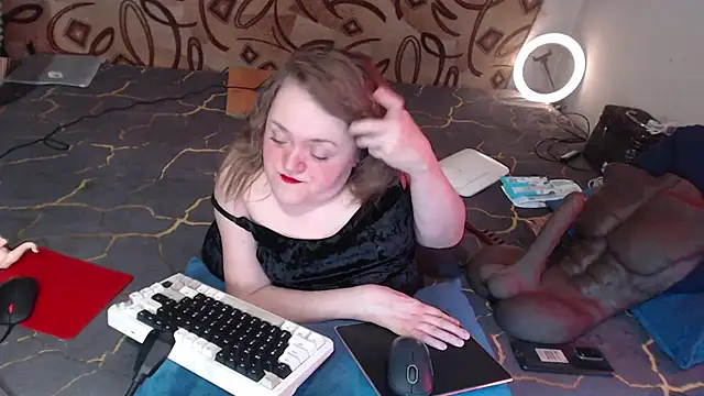 Snapshot of MiniNatalie chatting on 03-11-25, 07:35 MiniNatalie online show from 03-11-25, 07:35