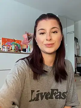 Mia-Minou online show from 01-13-26, 01:04