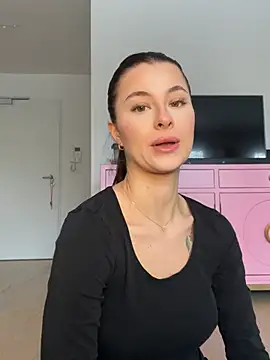 Mia-Minou online show from 02-10-26, 10:58