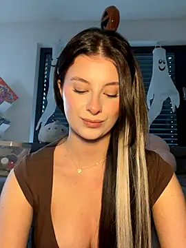 Mia-Minou online show from 10-29-25, 01:43