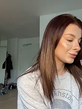 Mia-Minou online show from 04-20-26, 08:06