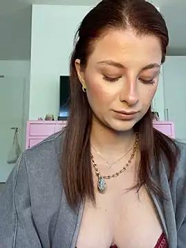 Snapshot of Mia-Minou chatting on 04-21-26, 07:59 Mia-Minou online show from 04-21-26, 07:59