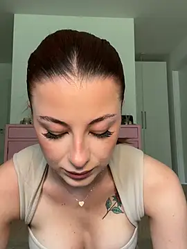 Snapshot of Mia-Minou chatting on 07-04-26, 08:42 Mia-Minou online show from 07-04-26, 08:42