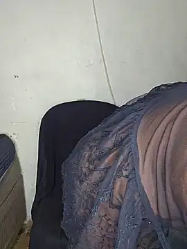 Snapshot of curvysexybody chatting on 06-11-26, 11:24 curvysexybody online show from 06-11-26, 11:24