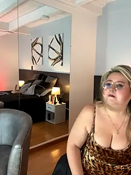 MartinaCaycedo online show from 10-21-25, 12:37
