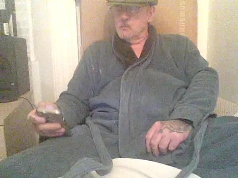 Snapshot of oldenglishguy chatting on 03-04-26, 07:43 oldenglishguy online show from 03-04-26, 07:43